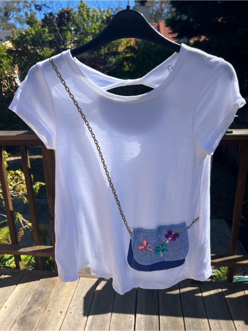 Jessica Simpson White Graphic Tee with Mini Purse Print